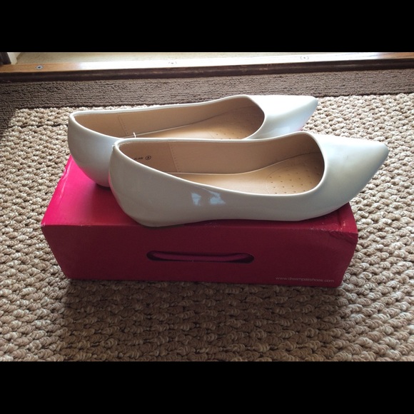 dream pairs Shoes - Women’s white shoes size 9